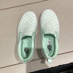 NWOT checkered vans. Woman’s size 5